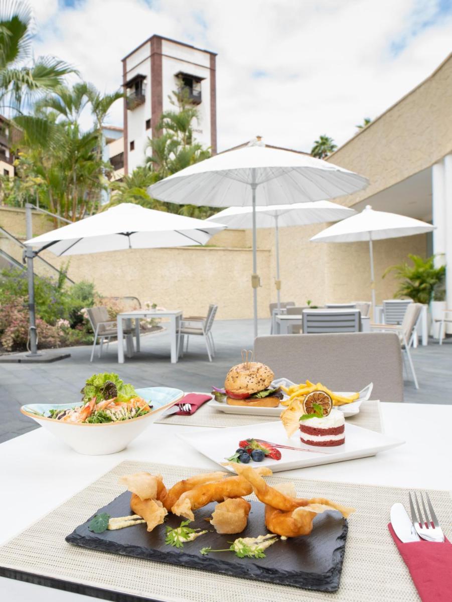 Comida en o cerca de este hotel