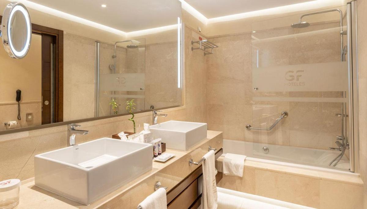 Un baño de GF Victoria