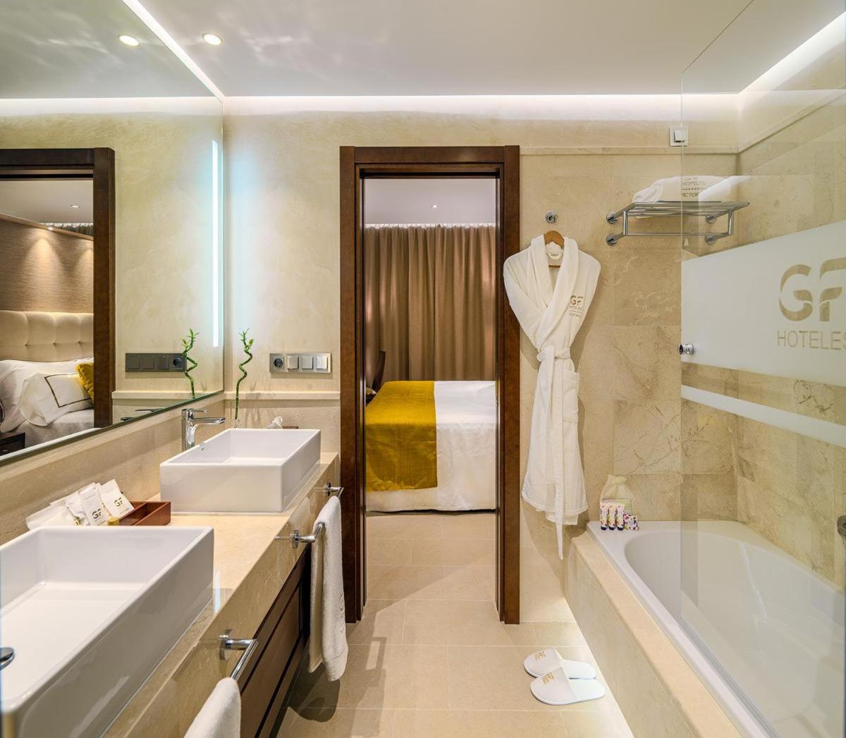 Un baño de GF Victoria