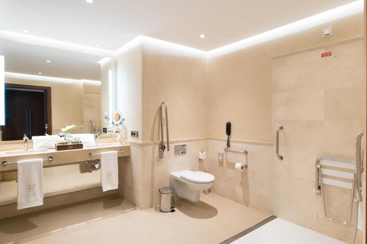 Un baño de GF Victoria