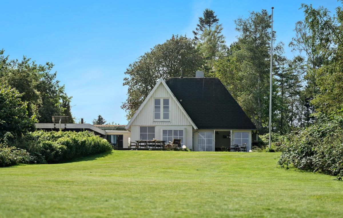 3 Bedroom Beautiful Home In Holbæk - Housity