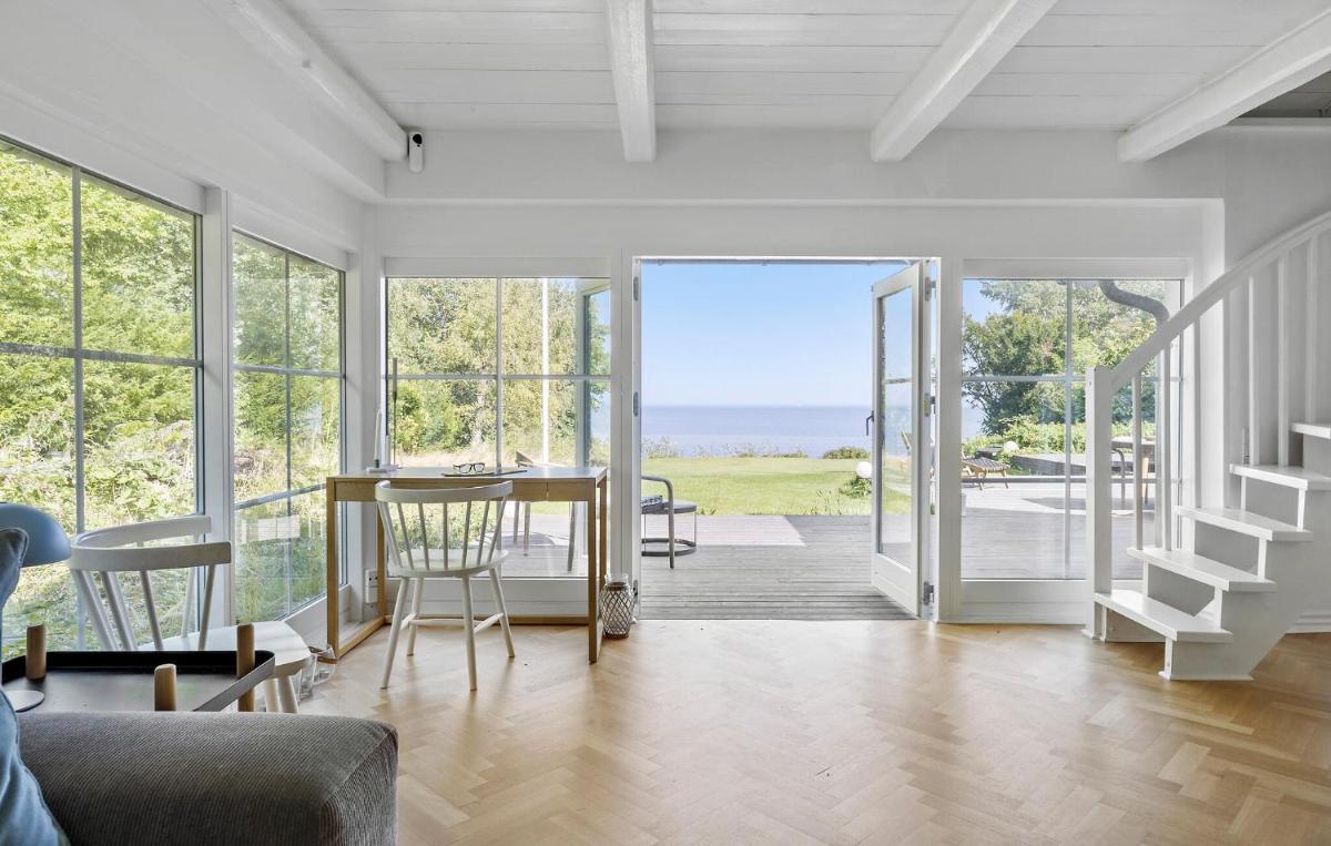 3 Bedroom Beautiful Home In Holbæk - Housity