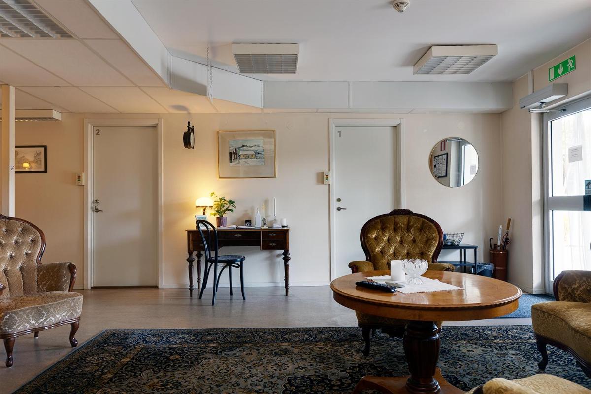 Lenas Bed &amp; Breakfast - Housity