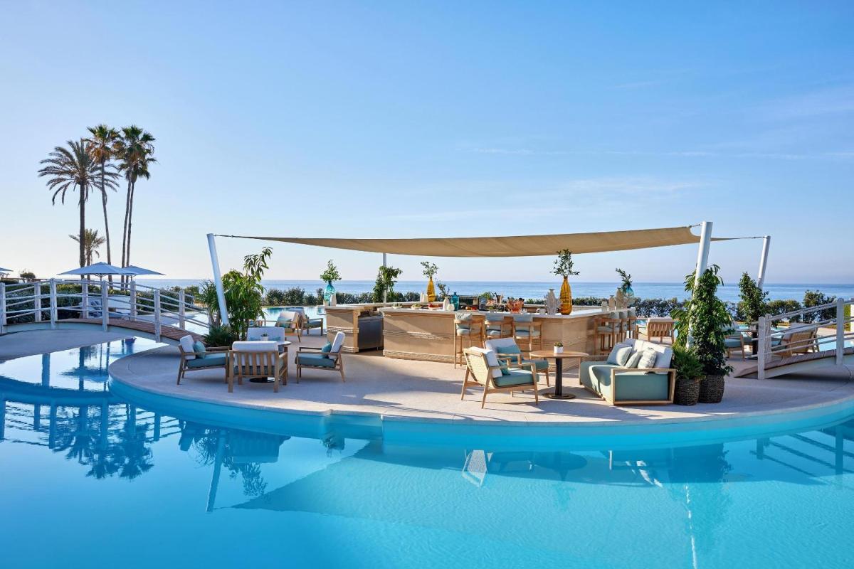 Piscina en o cerca de Ikos Andalusia
