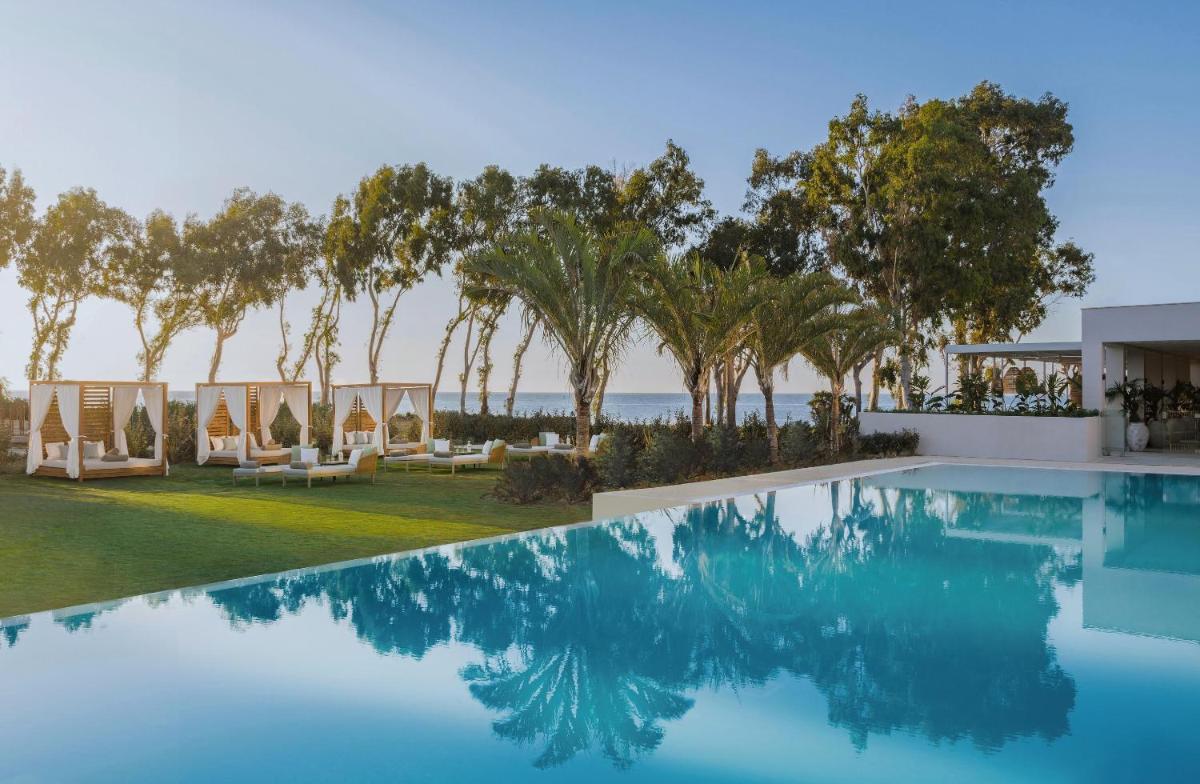 Piscina en o cerca de Ikos Andalusia
