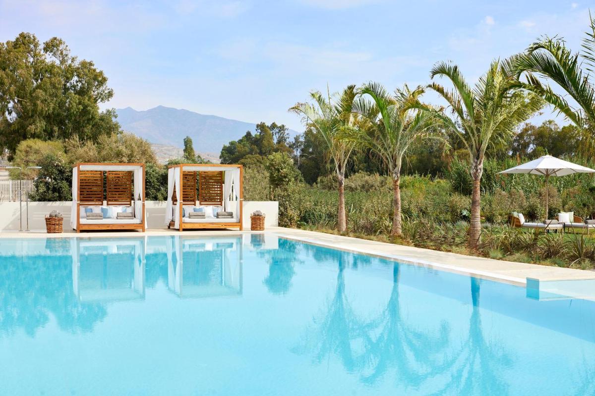Piscina en o cerca de Ikos Andalusia