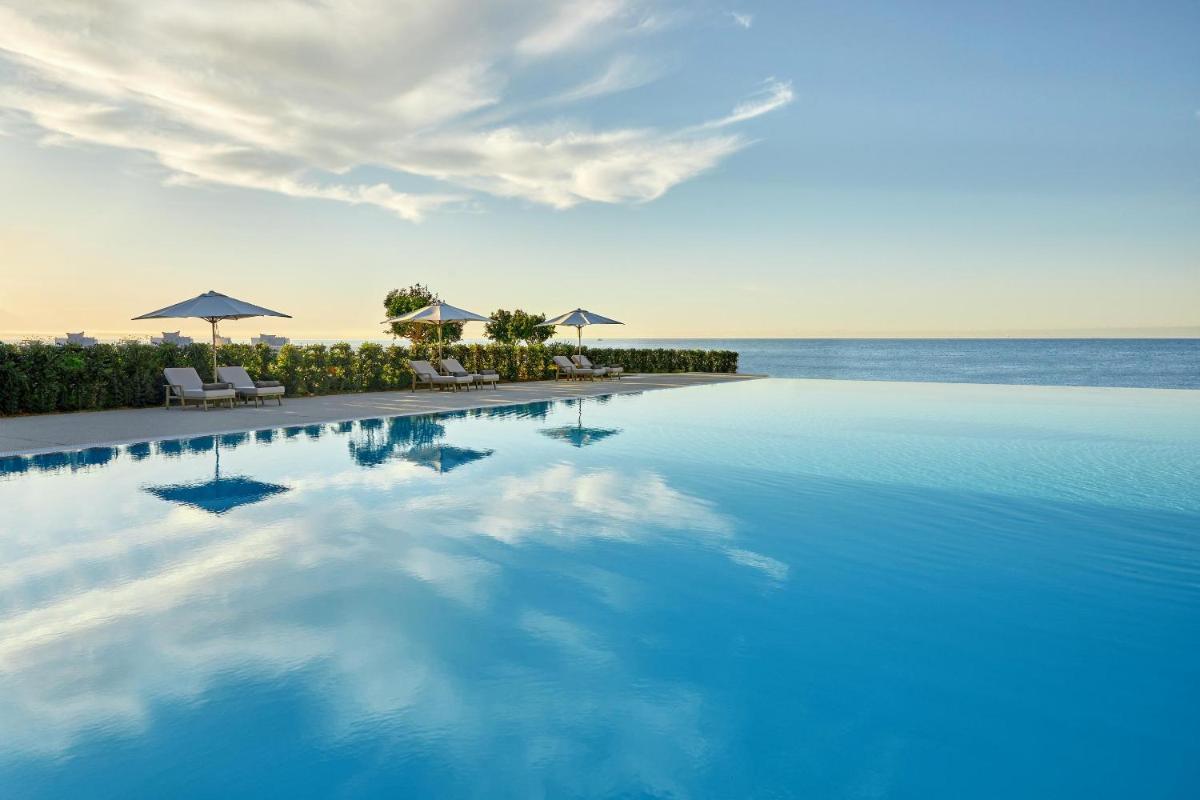Piscina en o cerca de Ikos Andalusia