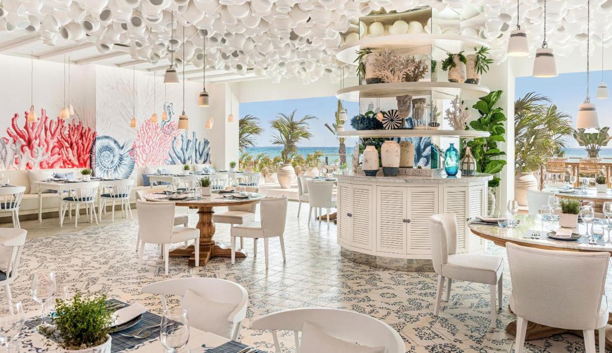 Un restaurante o sitio para comer en Ikos Andalusia