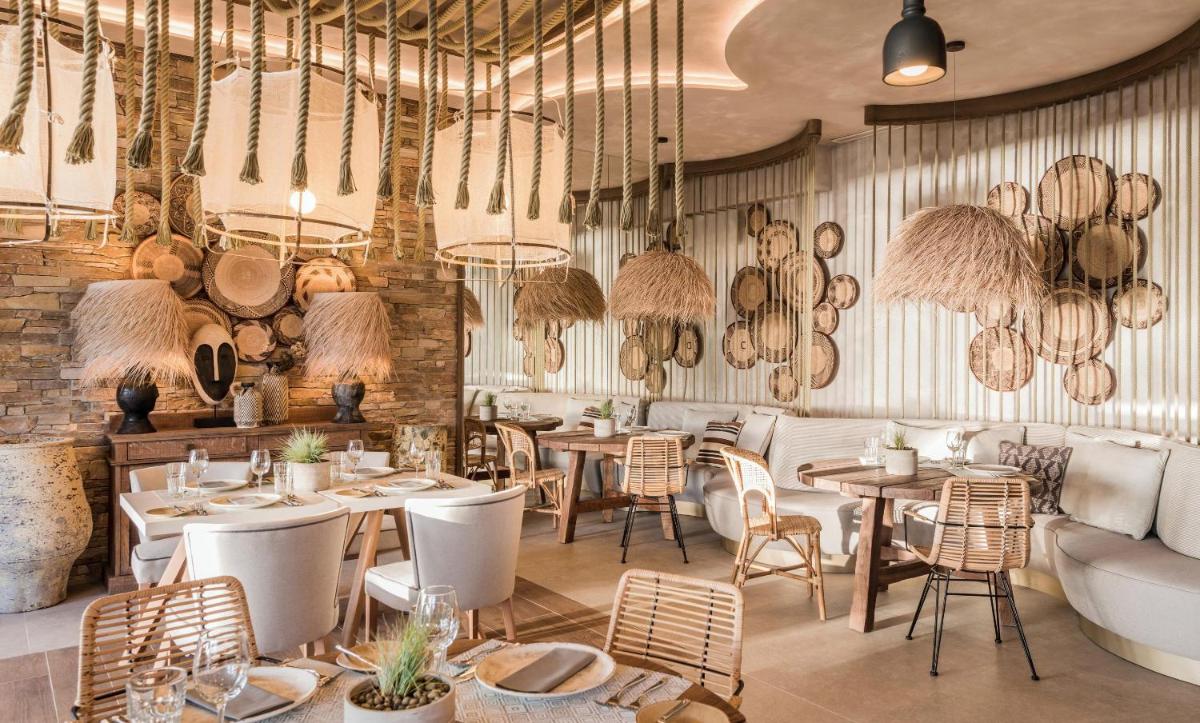 Un restaurante o sitio para comer en Ikos Andalusia