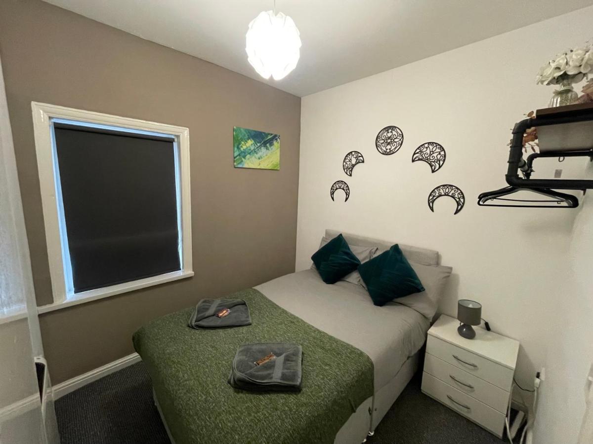 Bank Street Apartment 7 - Housity