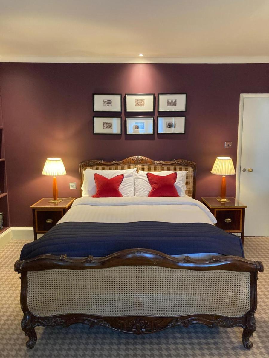 Hotel Manor - Datchet, Windsor - Housity
