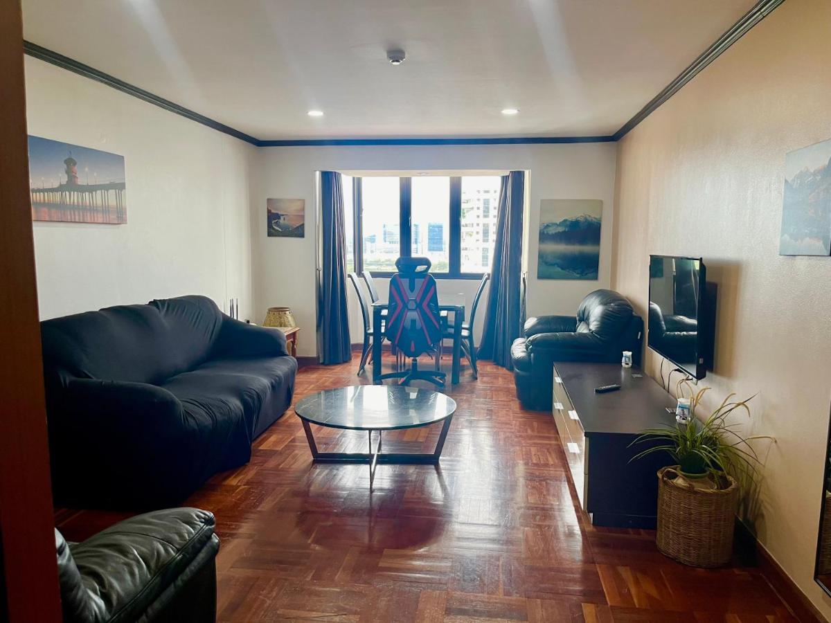Omni Towers - Large 1 Bedroom Condo Soi Nana - Housity