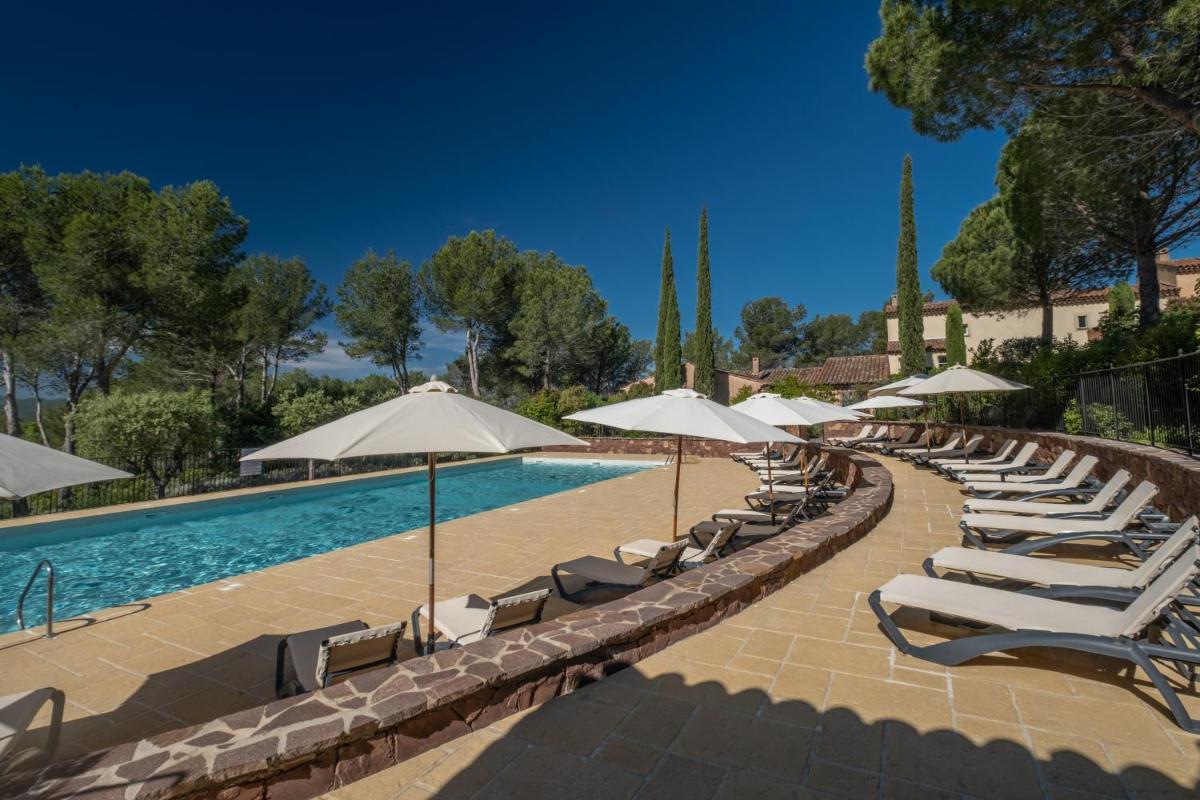 Piscine de l'établissement Les Appartements et Maisons du Domaine de Saint Endréol Golf & Spa Resort ou située à proximité