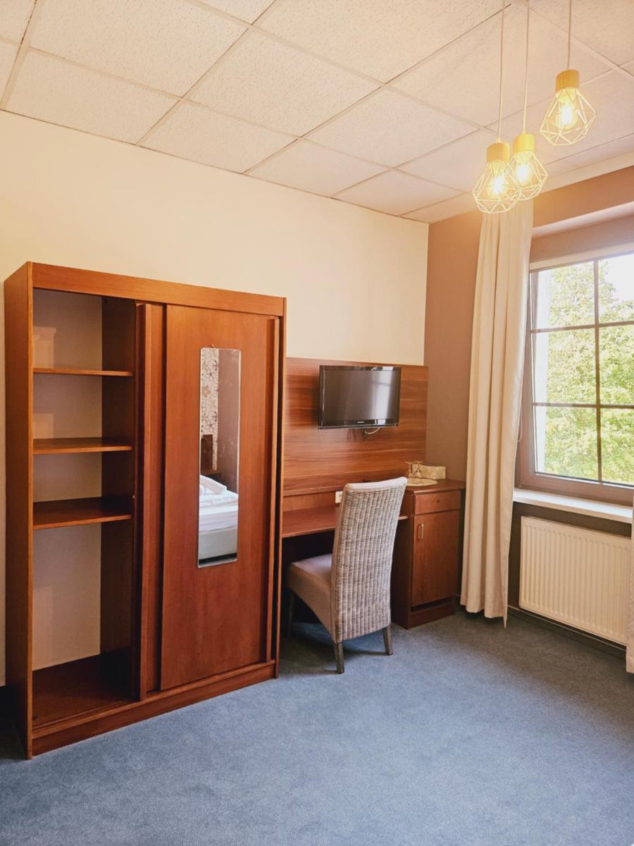 IKURA Hotel Self-check-in - Housity