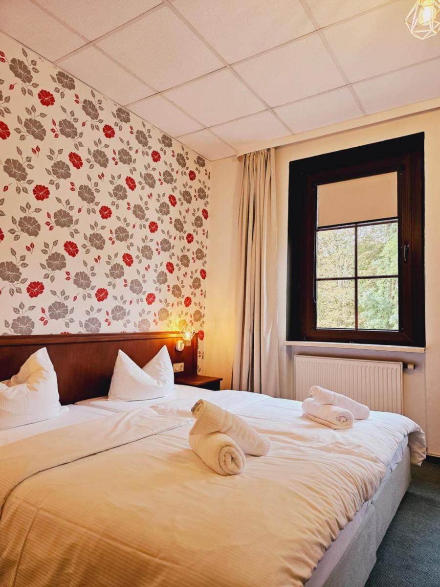 IKURA Hotel Self-check-in - Housity