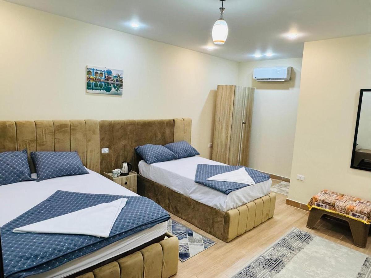 Sphinx palace pyramids view inn - Housity