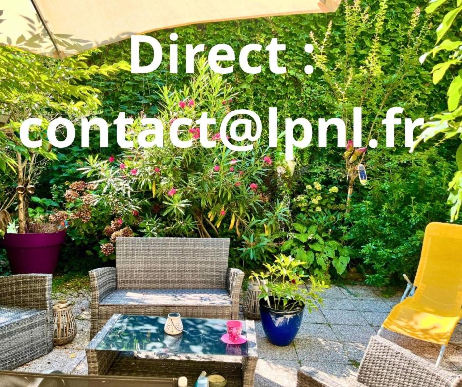 Le Cosy, accès terrasse de l'établissement - Housity