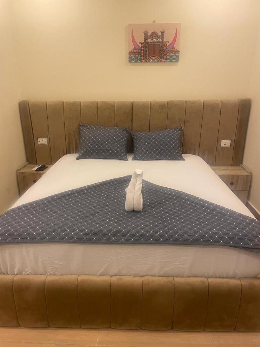 Sphinx palace pyramids view inn - Housity