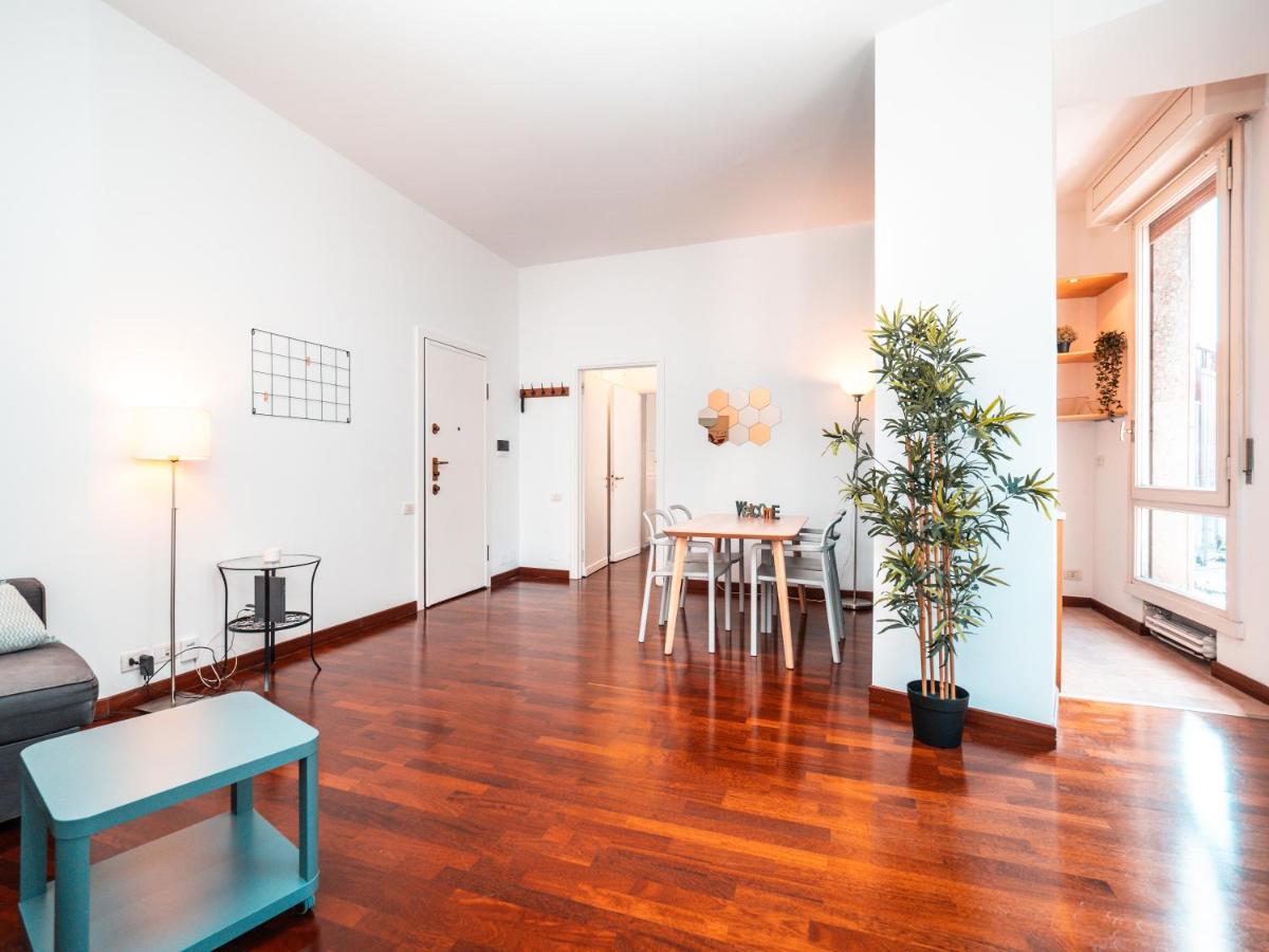 Keys of Italy - Piazza Vetra Roomy apartment - Housity
