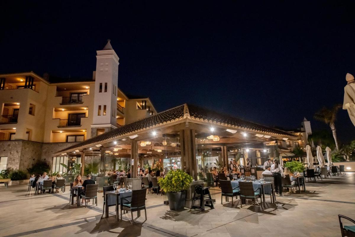 Un restaurante o sitio para comer en GF GRAN COSTA ADEJE*****