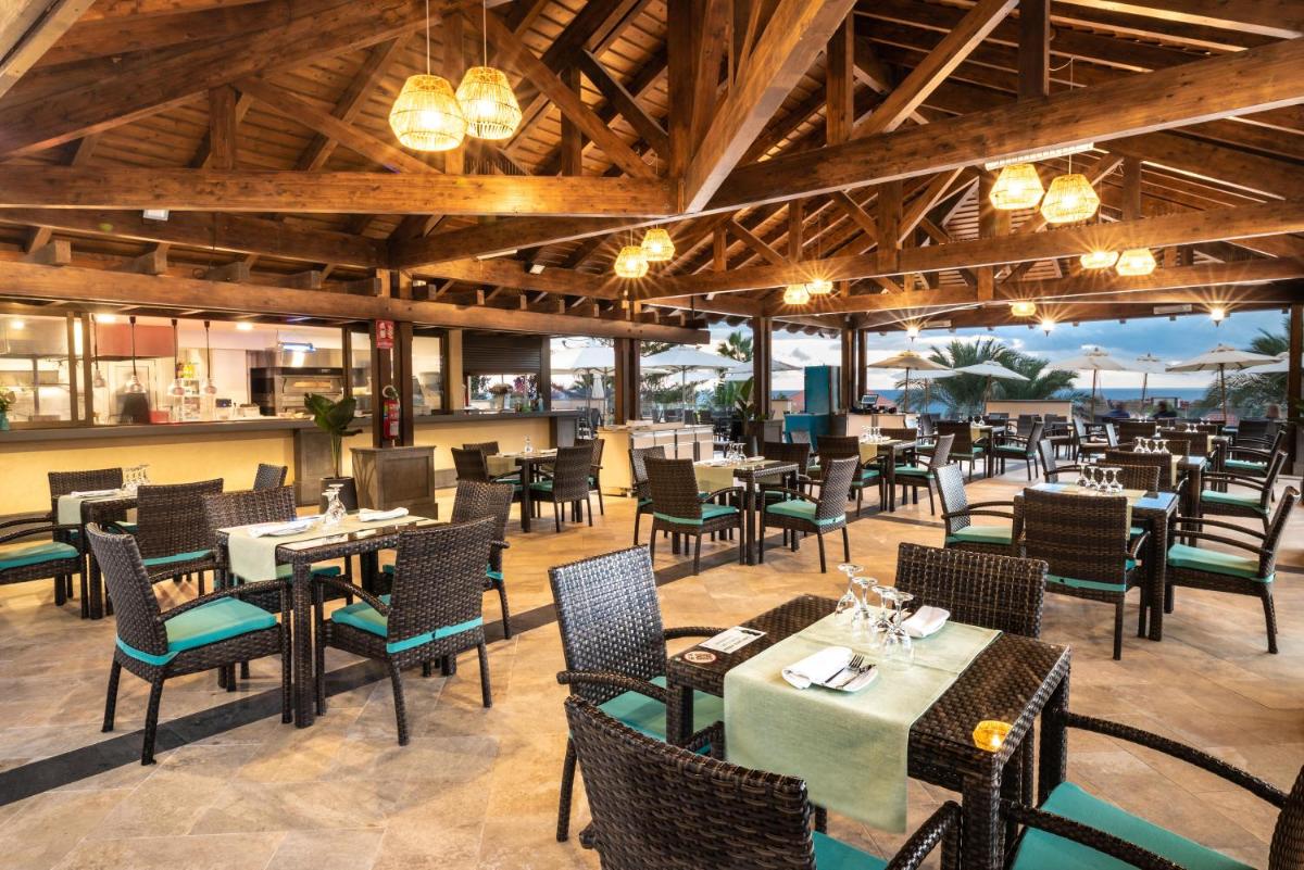 Un restaurante o sitio para comer en GF GRAN COSTA ADEJE*****