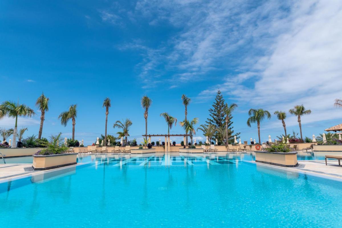 Piscina en o cerca de GF GRAN COSTA ADEJE*****