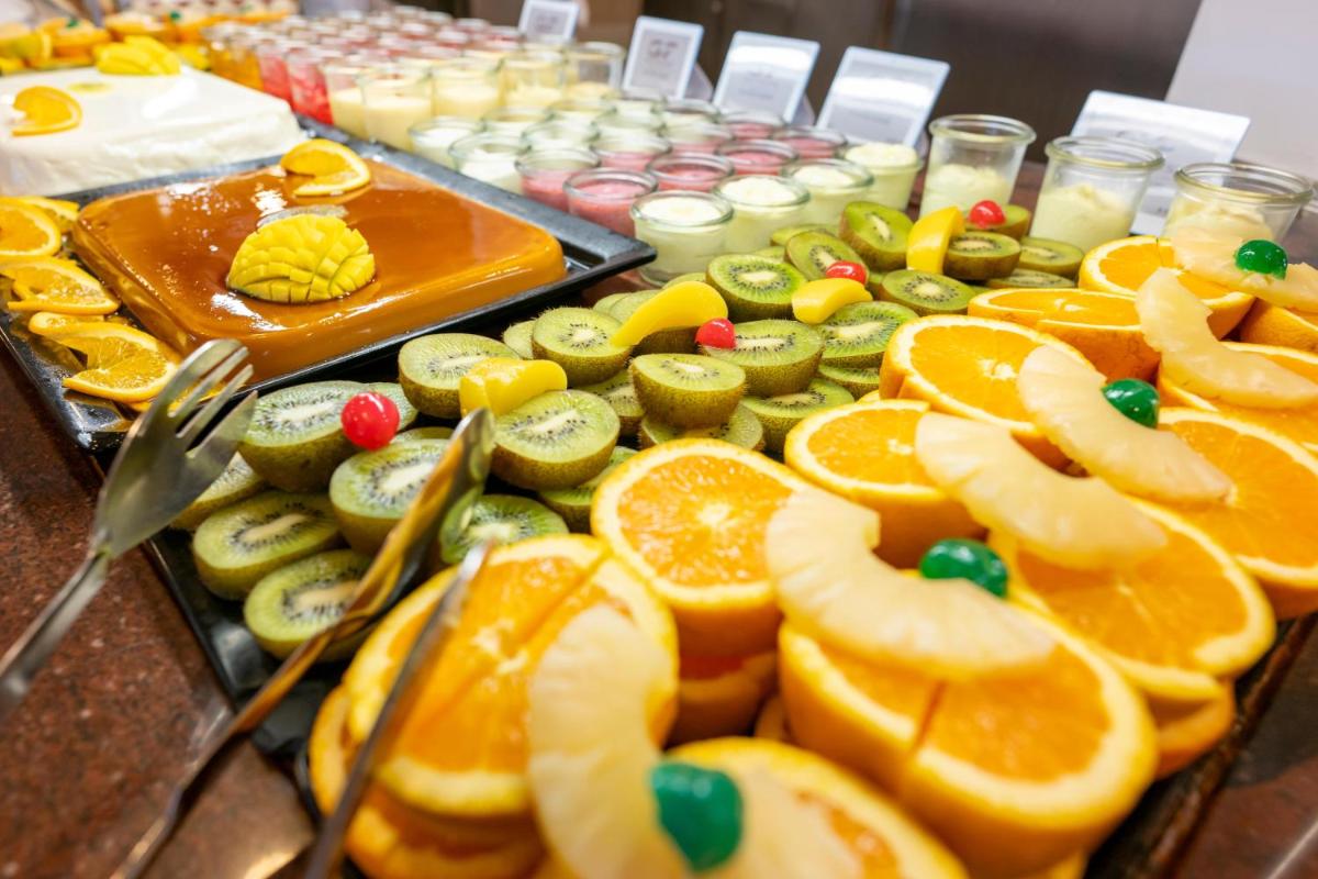 Comida en o cerca de este hotel