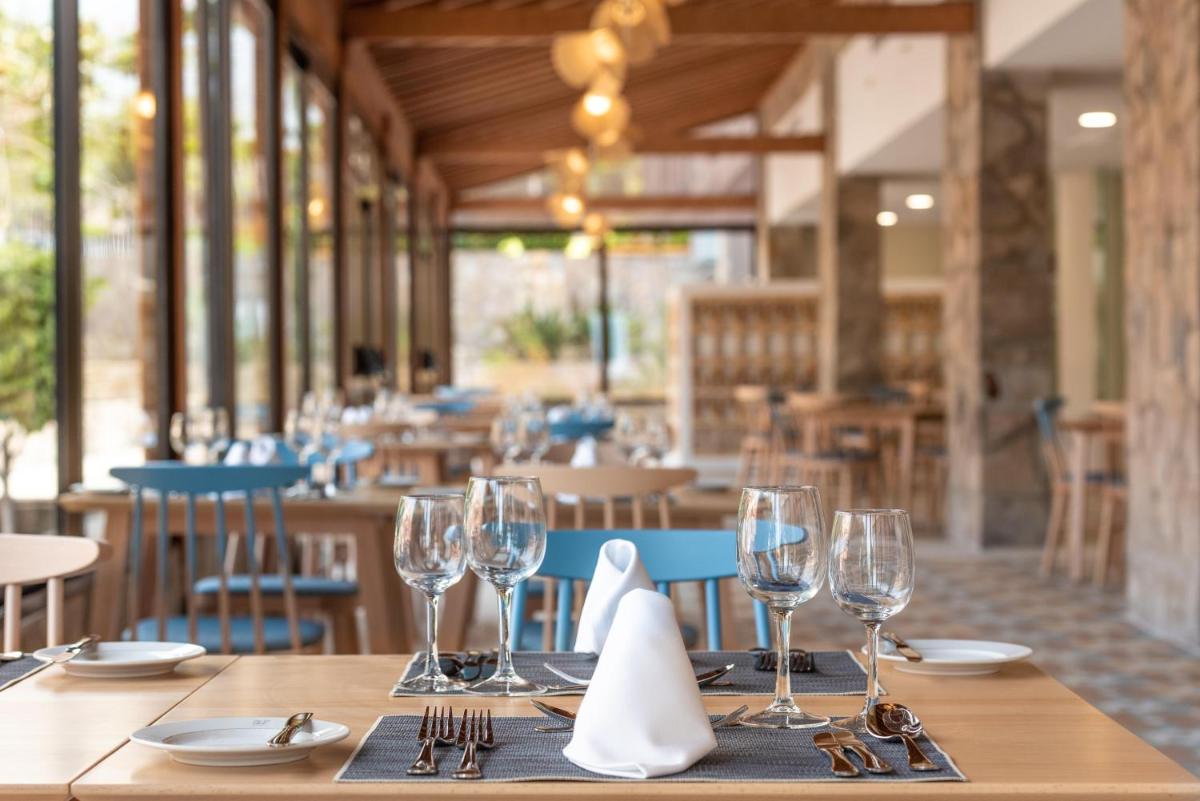 Un restaurante o sitio para comer en GF GRAN COSTA ADEJE*****