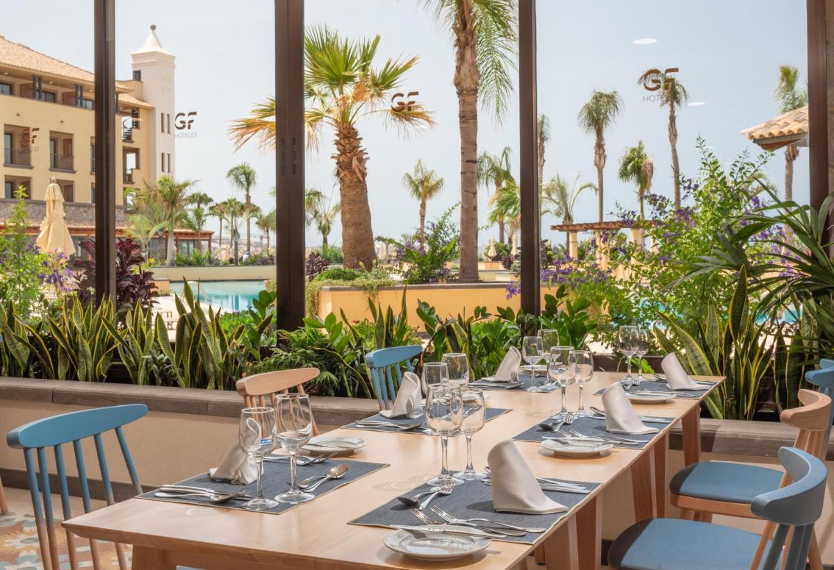 Un restaurante o sitio para comer en GF GRAN COSTA ADEJE*****