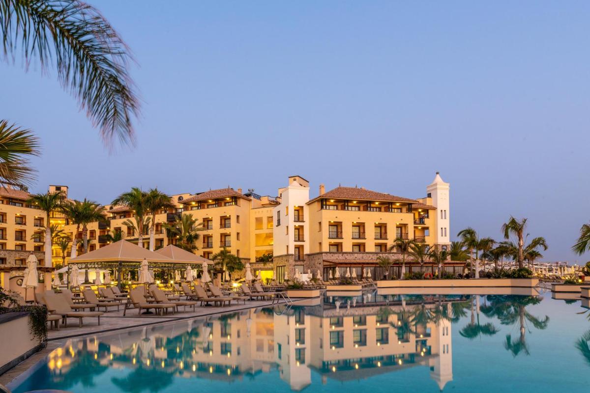 Piscina en o cerca de GF GRAN COSTA ADEJE*****
