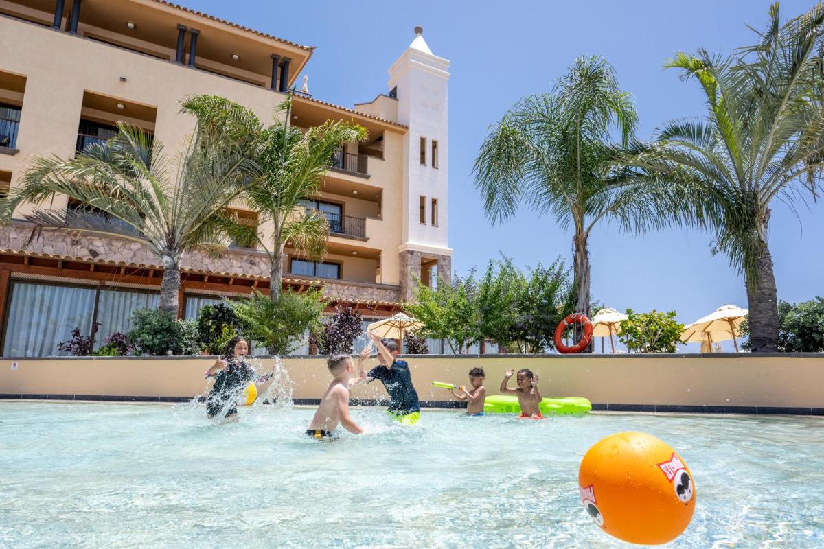 Piscina en o cerca de GF GRAN COSTA ADEJE*****