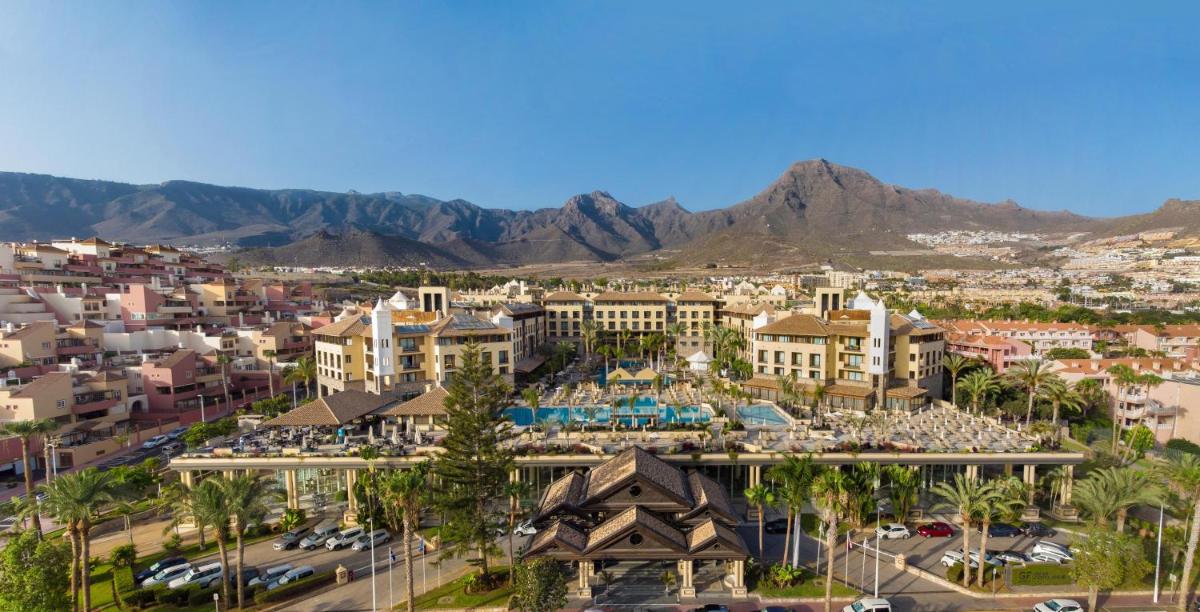 una vista aérea de una ciudad con montañas en el fondo en GF GRAN COSTA ADEJE*****, en Adeje