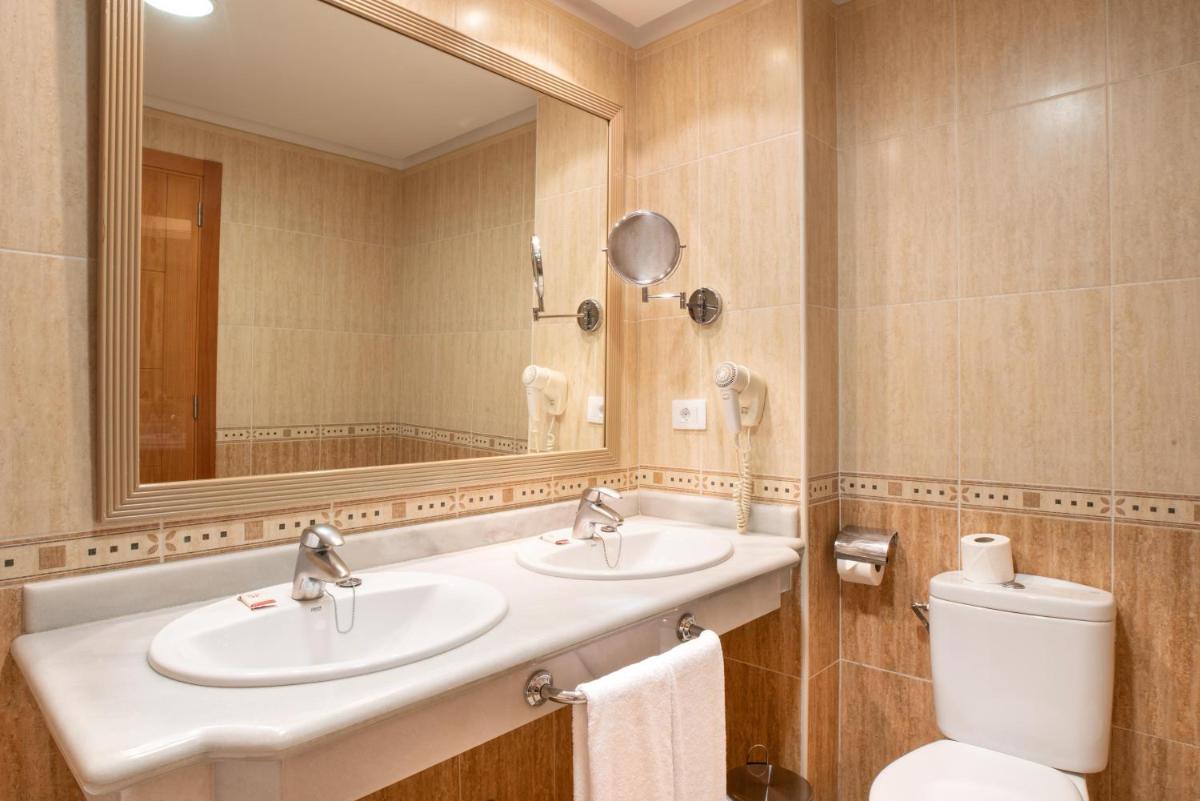 Un baño de GF Fañabe