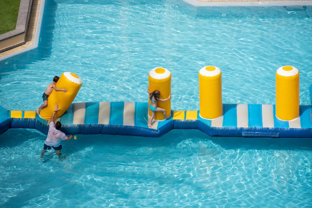 Piscina en o cerca de GF GRAN COSTA ADEJE*****