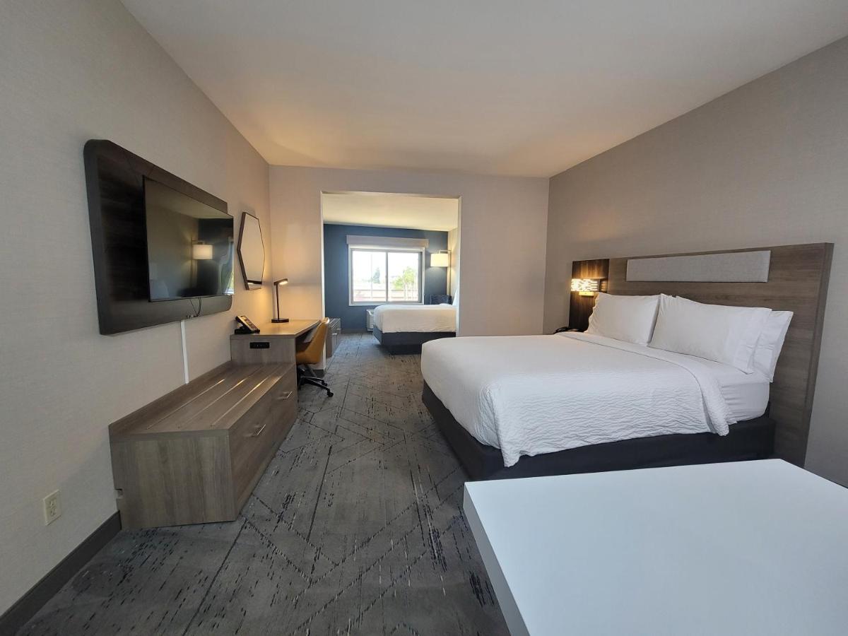 Holiday Inn Express San Diego South - Chula Vista by IHG - Housity