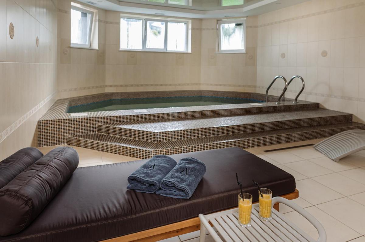 A Hotel - Housity