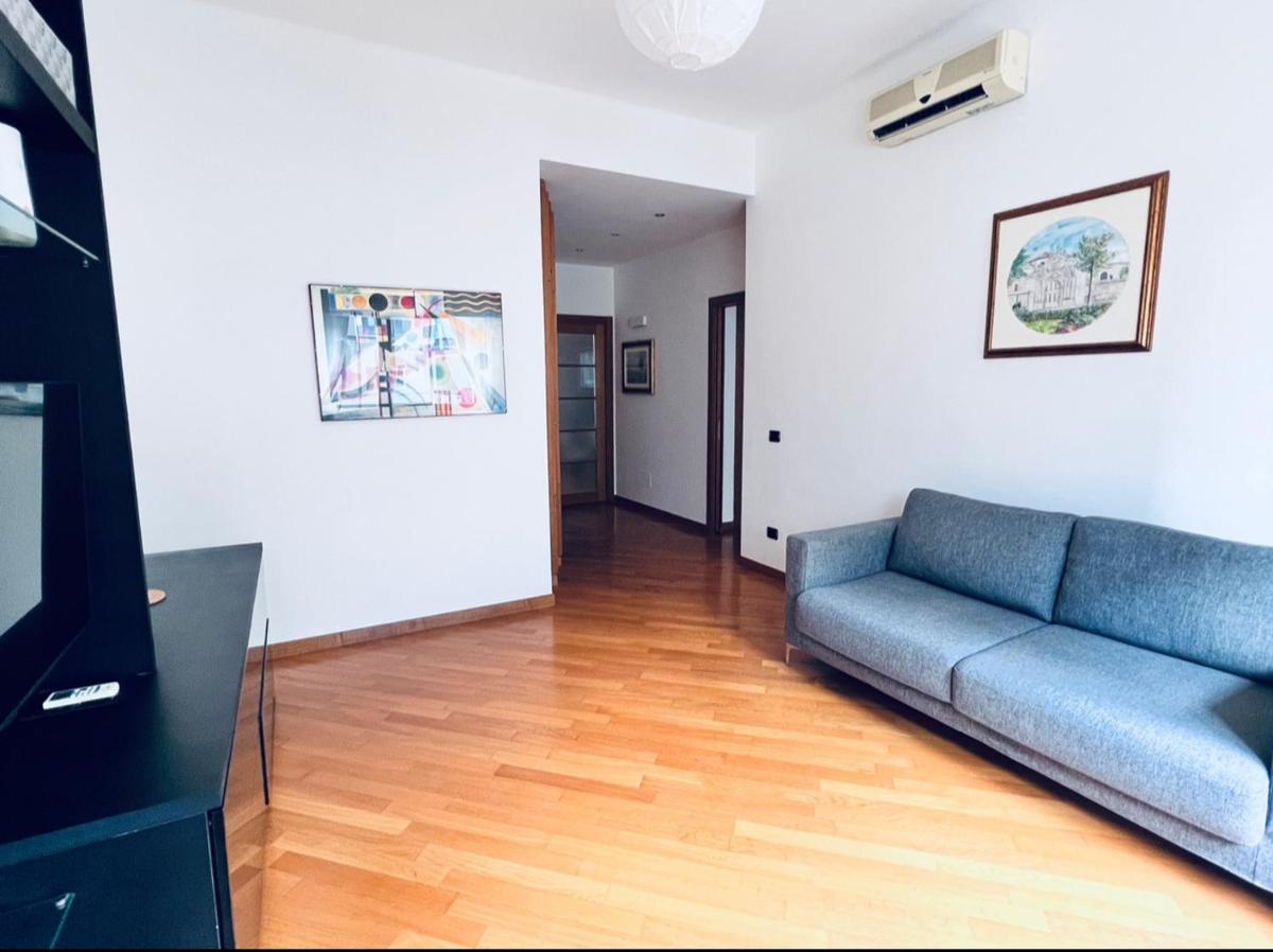 Best Stay - Central Station Suite Apartments - Housity