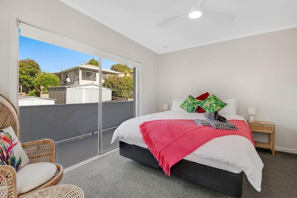 Pohutukawa Estuary Views - Housity