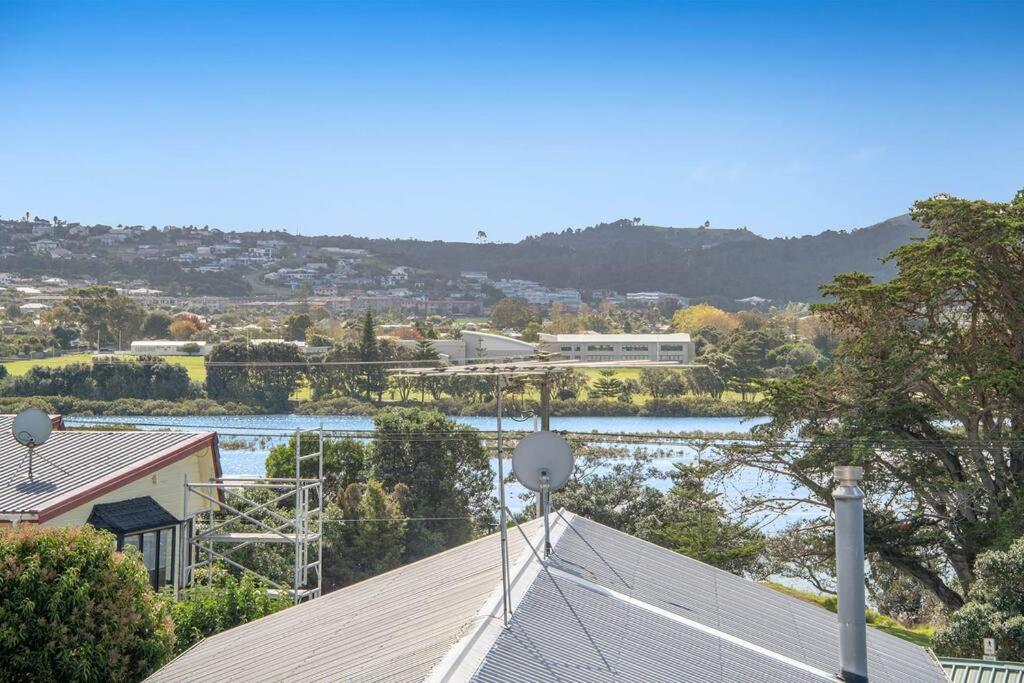 Pohutukawa Estuary Views - Housity