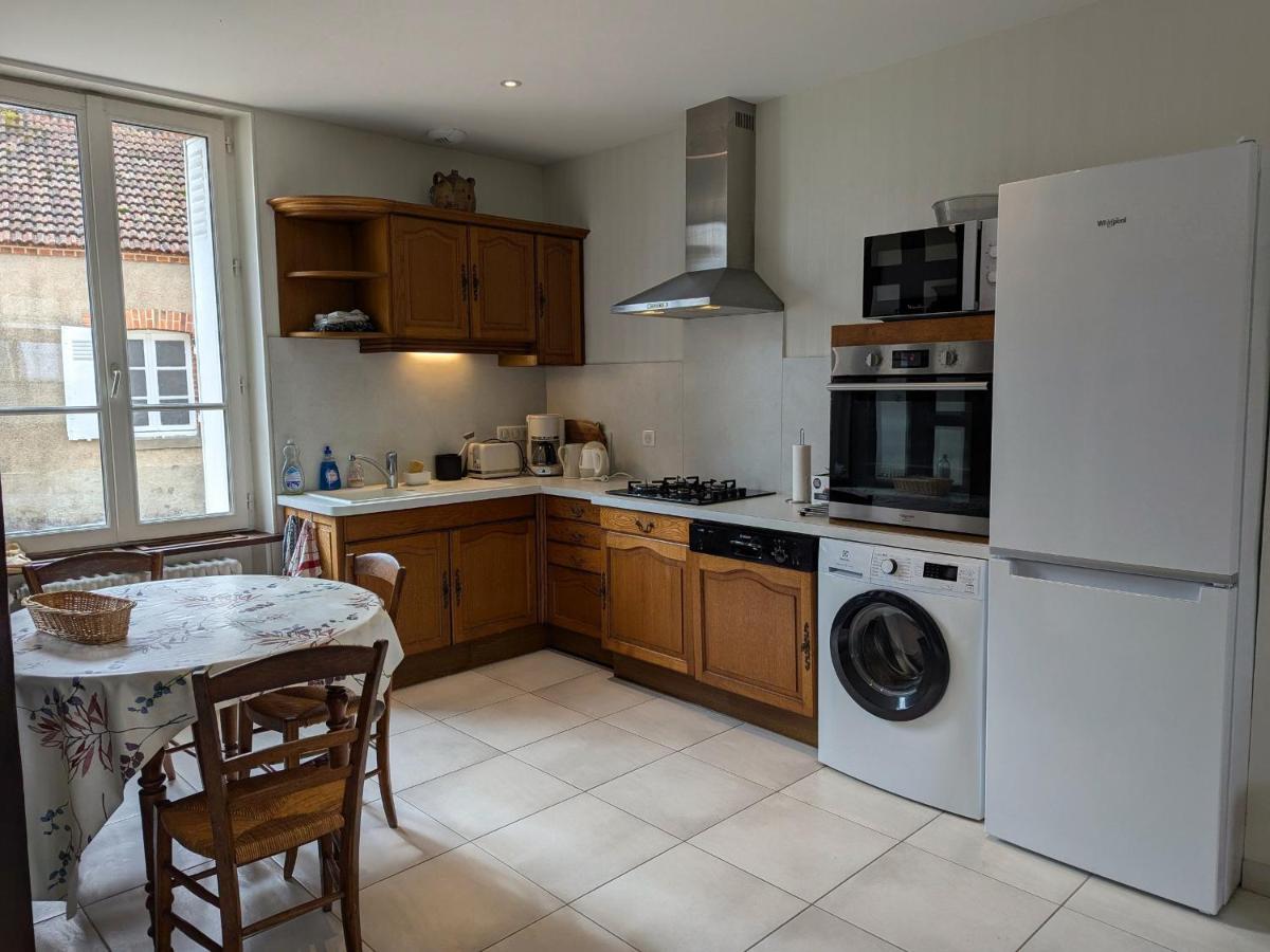 Gîte Champêtre à Mareau-aux-Prés: Terrasse, Jardin, et Confort pour 6 personnes - FR-1-590-140 - Housity