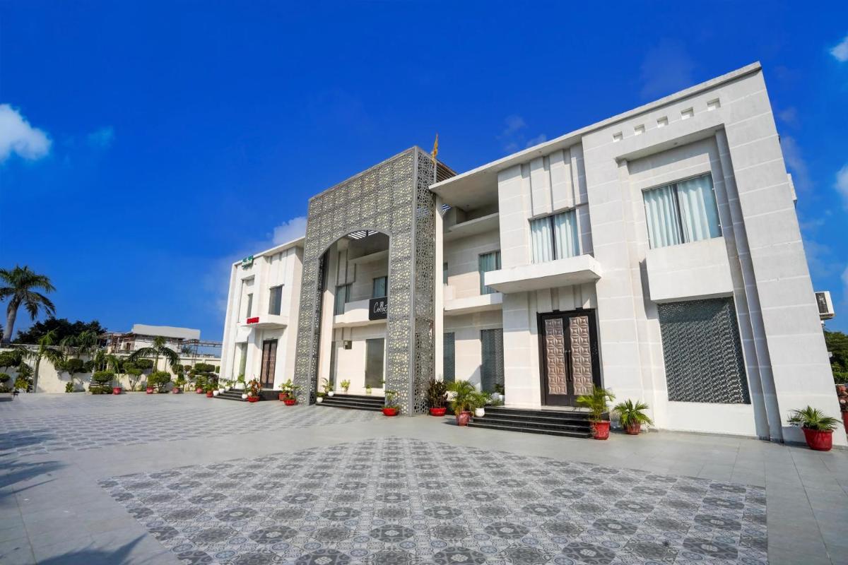 The God's Palace Resort - Housity