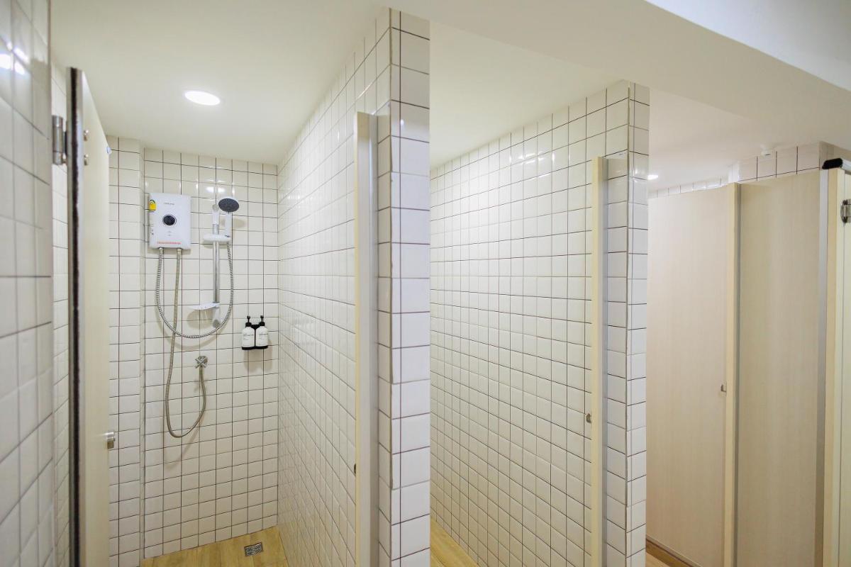 Reezq Hostel - Housity