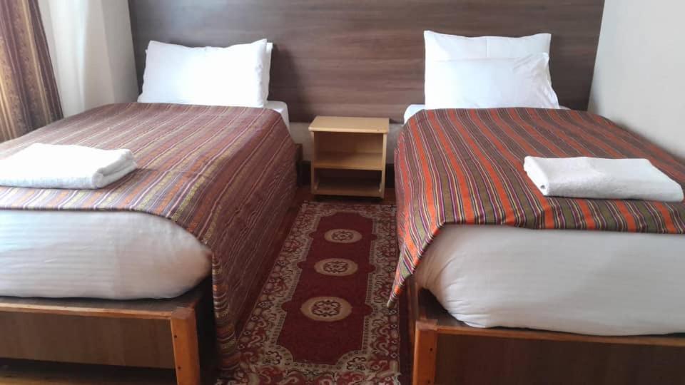 Hotel Paro - Housity