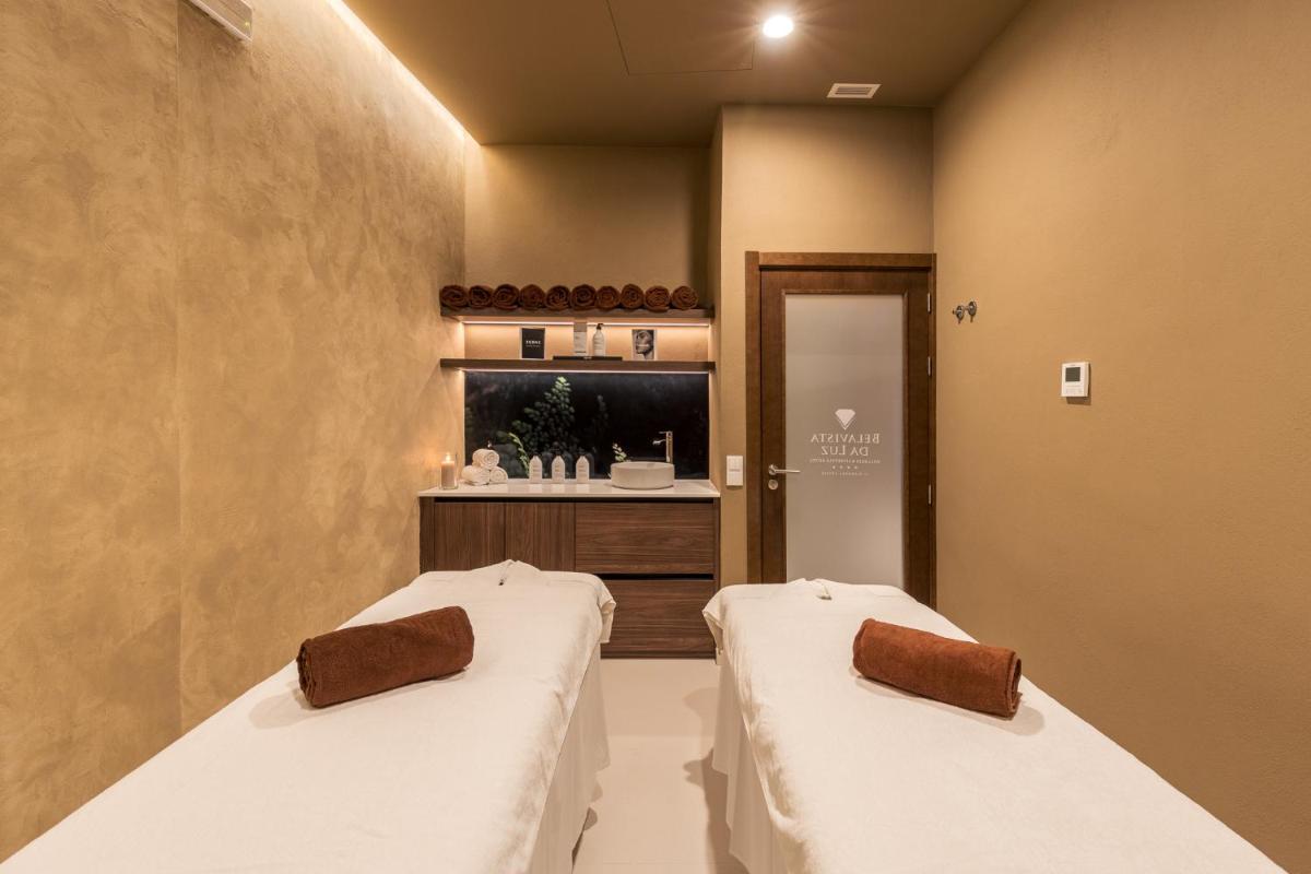 Uma cama ou camas num quarto em Belavista Da Luz - Wellness & Lifestyle Hotel