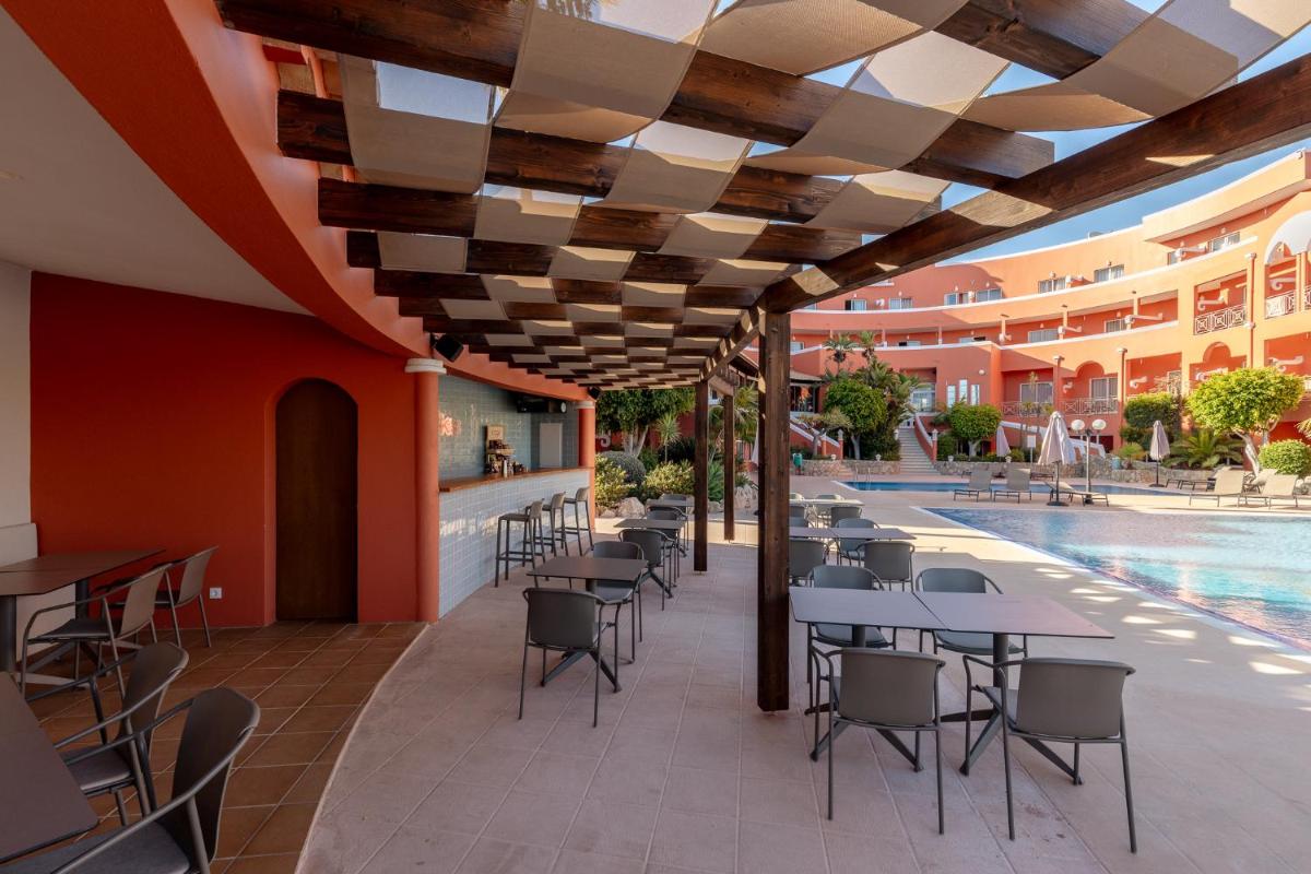 A piscina em ou perto de Belavista Da Luz - Wellness & Lifestyle Hotel