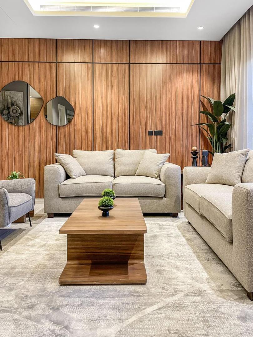 Suitetrails - GR- Modern Apartment with Three Spacious Bedrooms.
