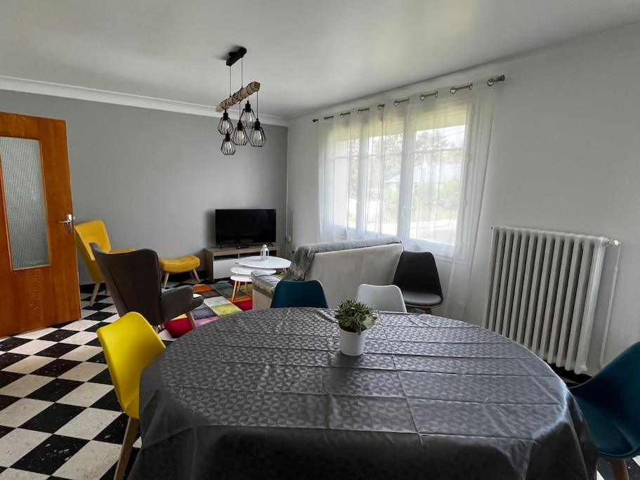 Maison 3 chambres, 2 sdb avec jardin Connerré - Housity