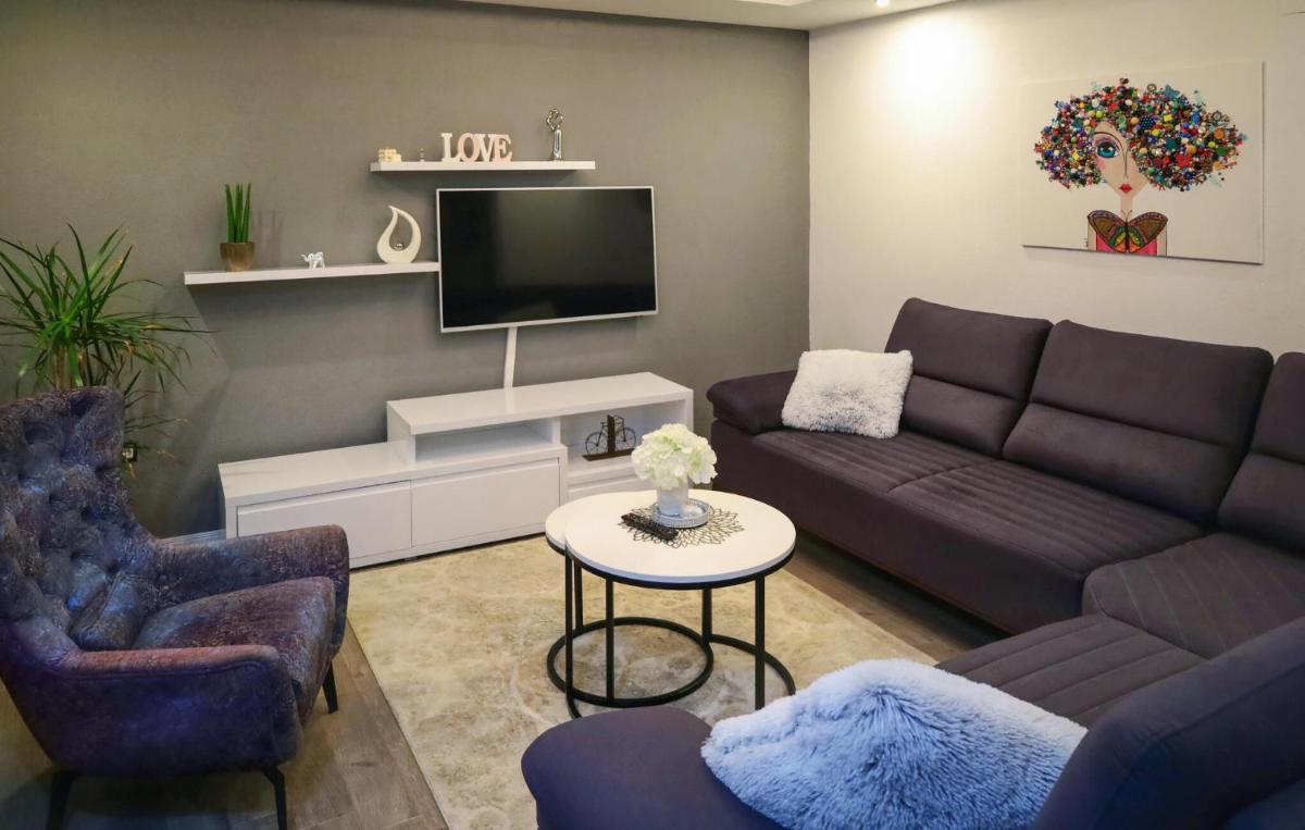Amazing Home In Vrgorac - Housity