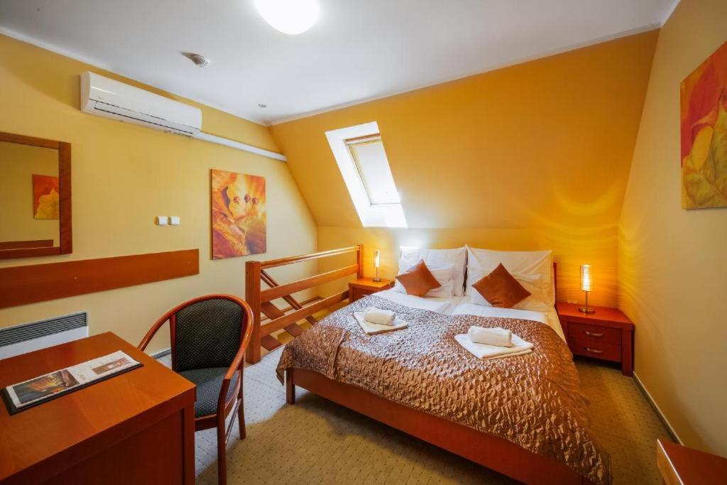 Hotel U Leva - Housity