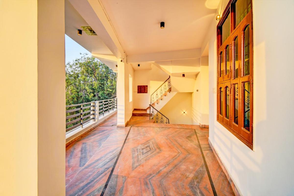 Hotel O White Hut - Housity